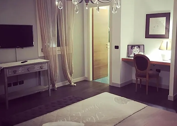 La Finestra Sul Porto بيت ضيافة تْشيزيناتيكو