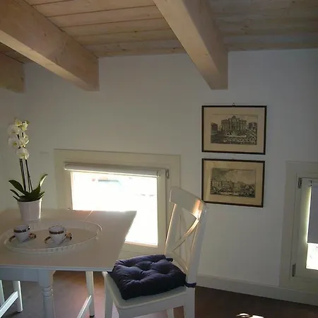 La Finestra Sul Porto Gæstehus 4*
